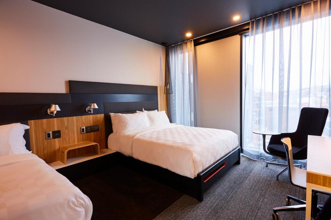 Alt Hotel Calgary University District エクステリア 写真