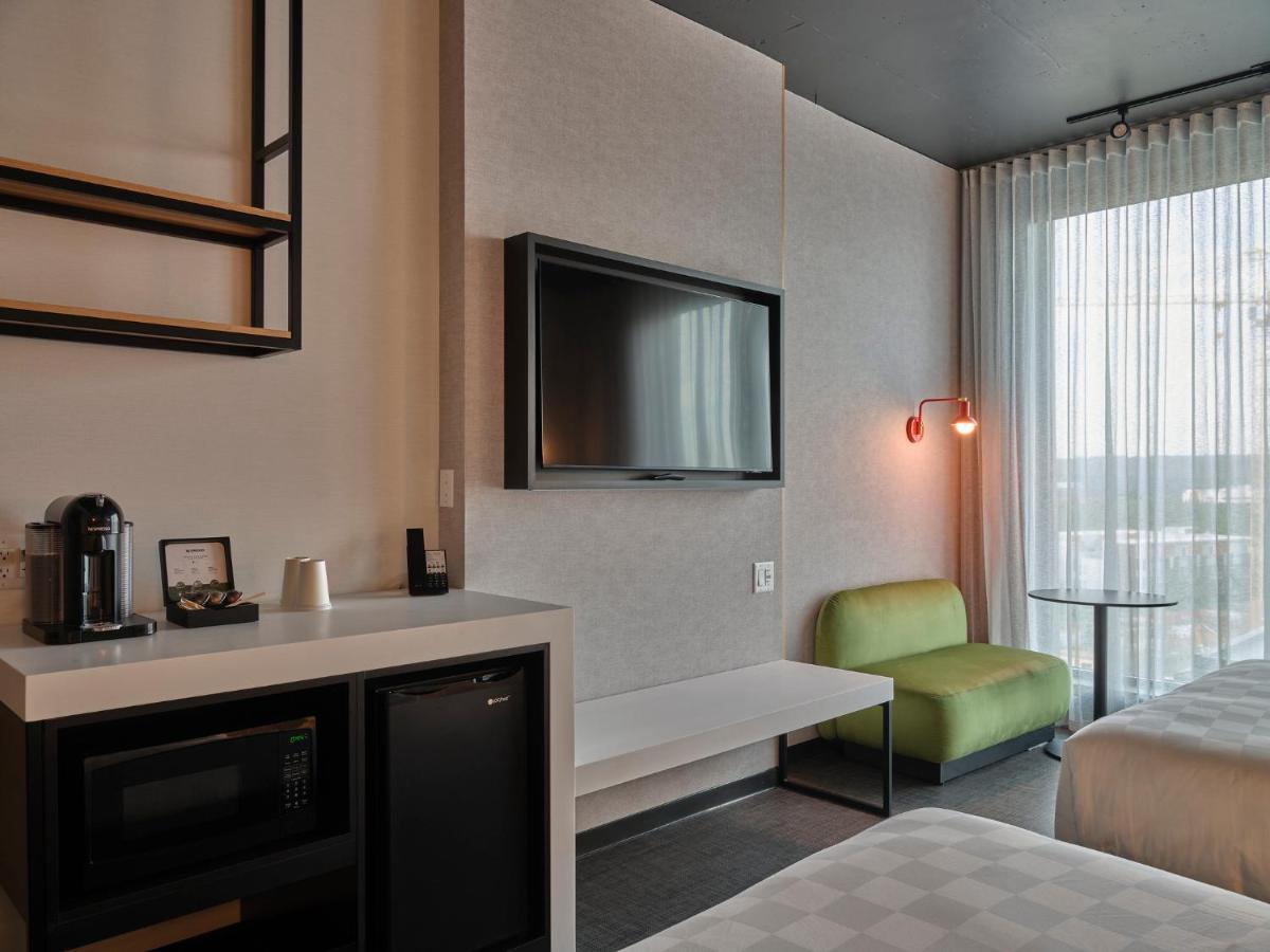 Alt Hotel Calgary University District エクステリア 写真
