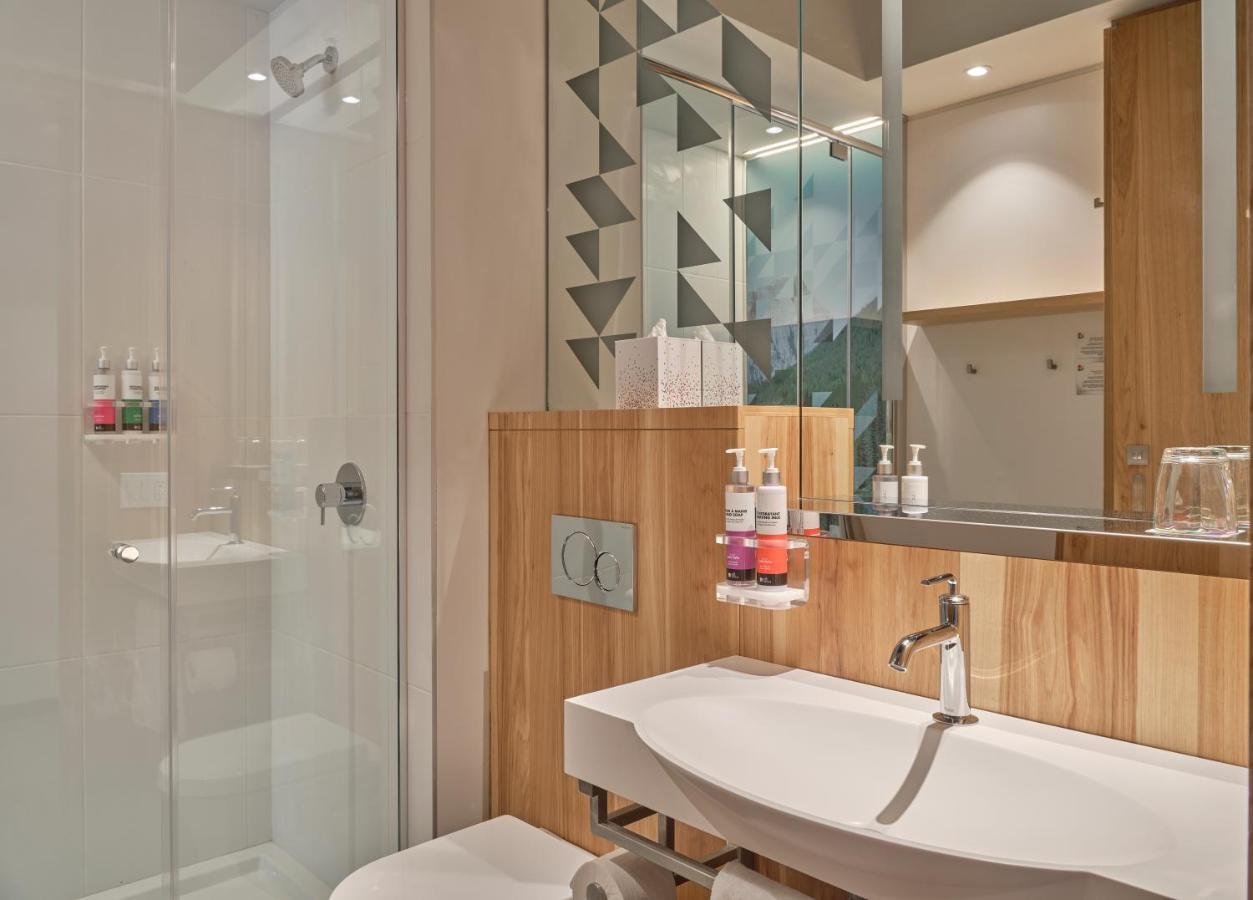 Alt Hotel Calgary University District エクステリア 写真