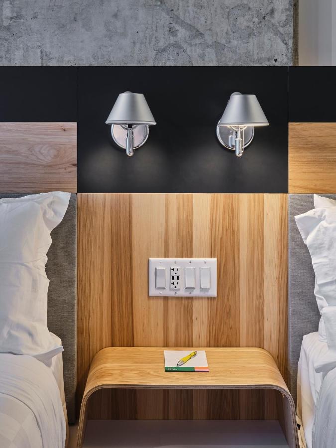 Alt Hotel Calgary University District エクステリア 写真
