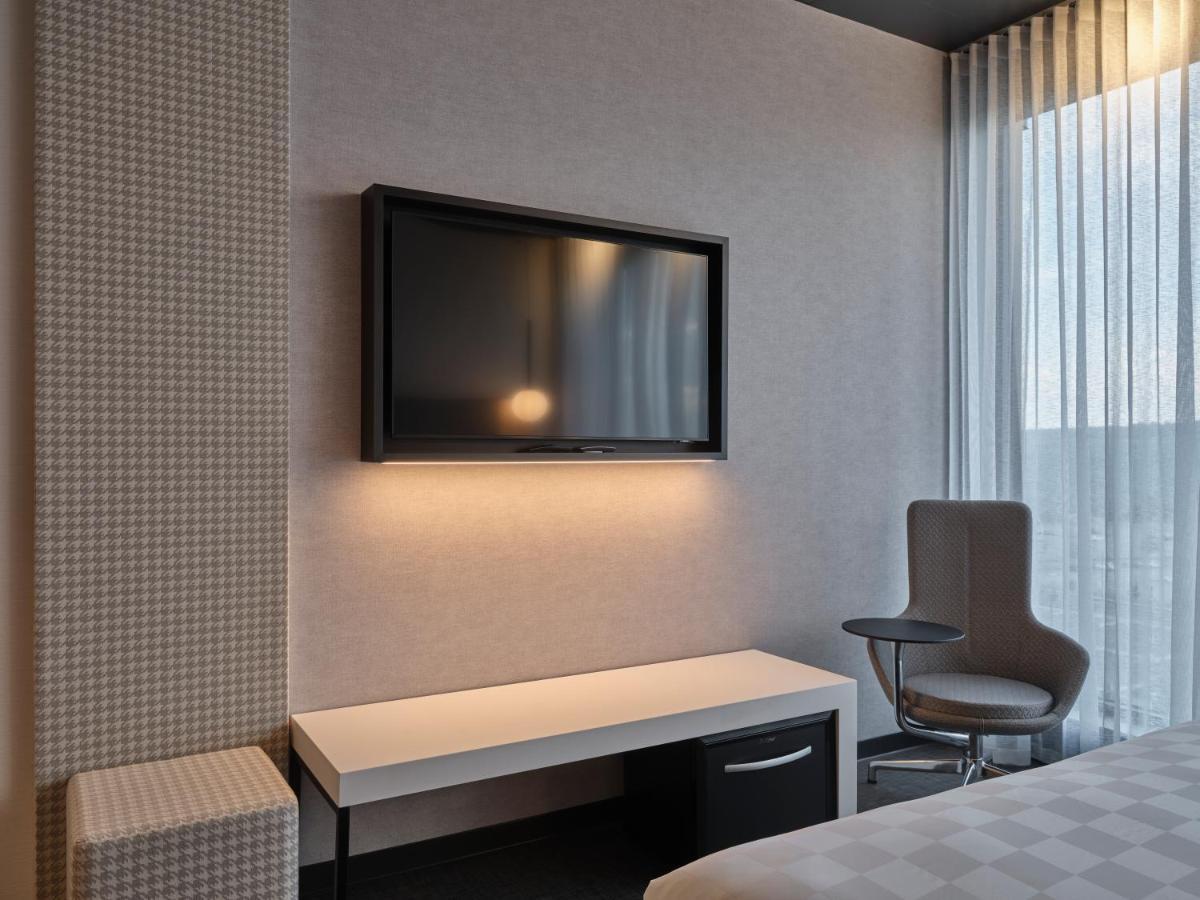 Alt Hotel Calgary University District エクステリア 写真