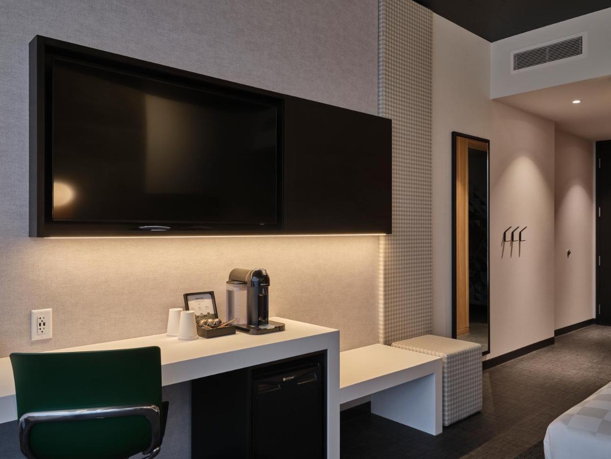 Alt Hotel Calgary University District エクステリア 写真