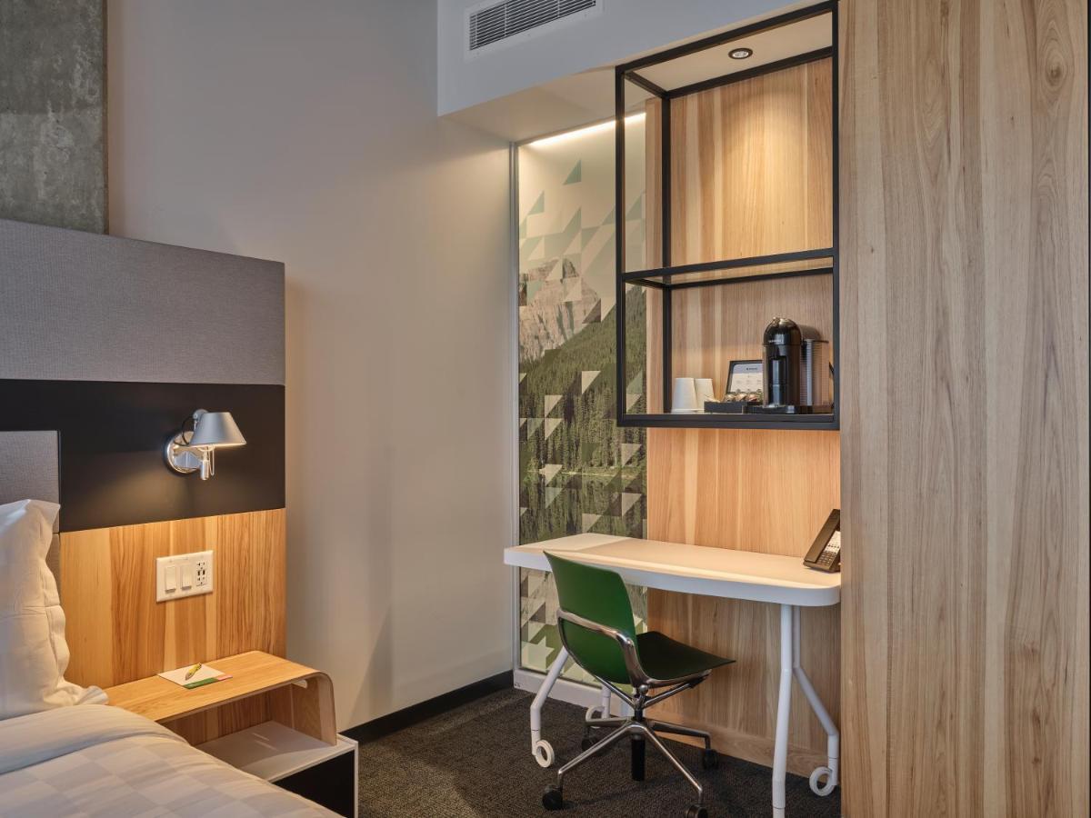 Alt Hotel Calgary University District エクステリア 写真