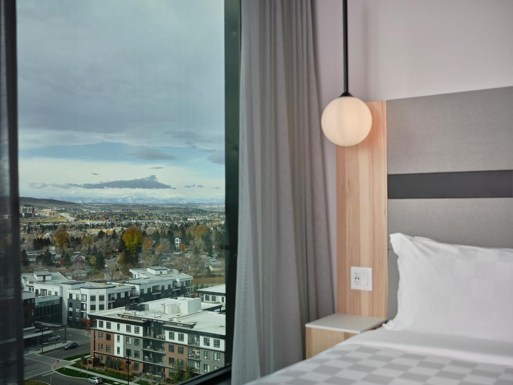 Alt Hotel Calgary University District エクステリア 写真